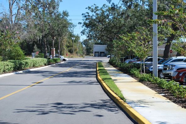 Tower Oaks End Cap: 8927 S.R. 52, Hudson, FL 34667